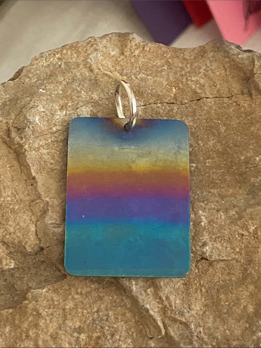 5/$10❤️❤️❤️Vintage Titanium Rainbow Rectangular Alloy Pendant
